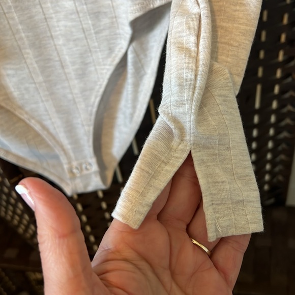 NWOT~Women’s Bodysuit Top Shirt Cream Color Size Medium Forever 21 - Picture 6 of 7